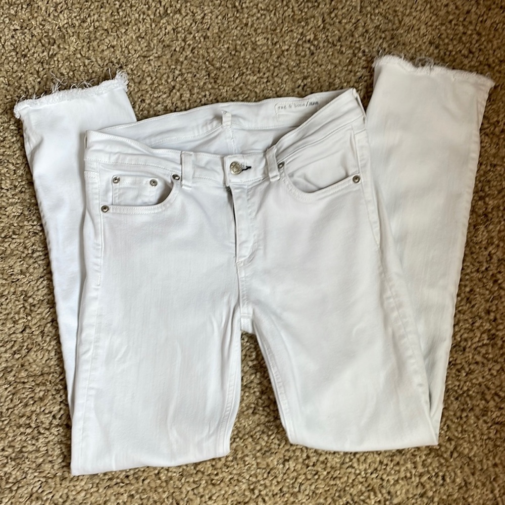 Rag and bone white frayed hem crop jeans. 28